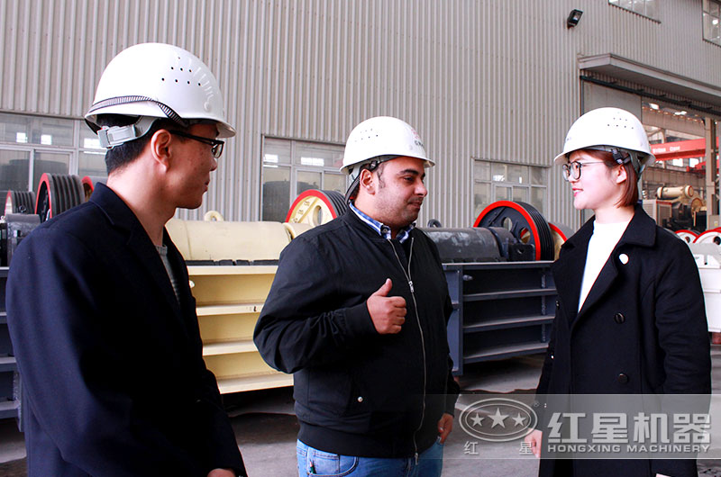 客戶(hù)前來(lái)購(gòu)買(mǎi)機(jī)器