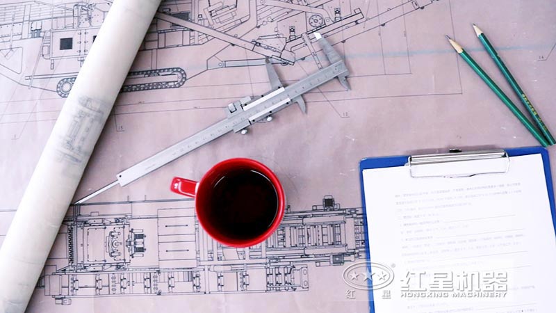 紅星技術(shù)師在為用戶設(shè)計(jì)石灰?guī)r礦開采方案 紅星技術(shù)師在為用戶設(shè)計(jì)石灰?guī)r礦開采方案