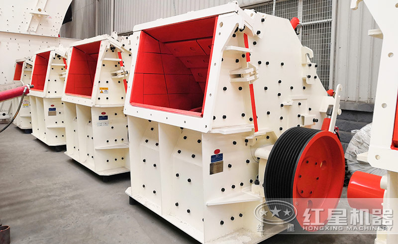 時(shí)產(chǎn)200噸破碎篩分設(shè)備有哪些？有破碎篩分設(shè)備生產(chǎn)視頻看嗎