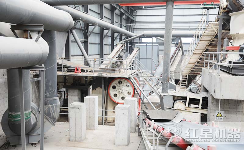 顎式破碎機(jī)生產(chǎn)現(xiàn)場(chǎng) 顎式破碎機(jī)生產(chǎn)現(xiàn)場(chǎng)