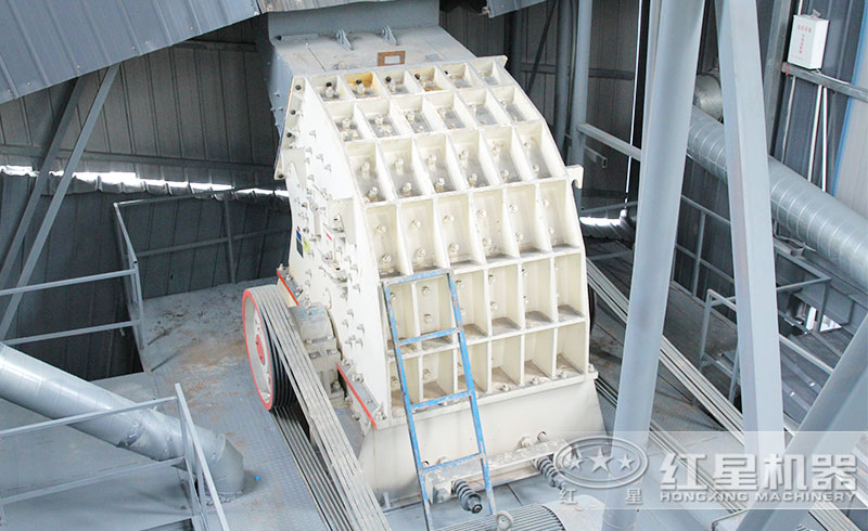 錘式制砂機現(xiàn)場 錘式制砂機現(xiàn)場