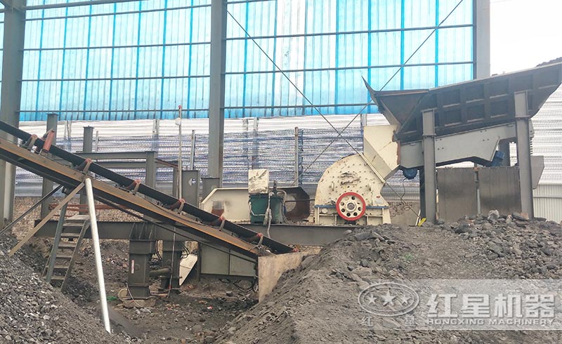 錘式制砂機工作現(xiàn)場 錘式制砂機工作現(xiàn)場