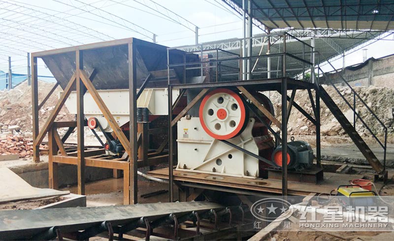 石子加工現(xiàn)場(chǎng)實(shí)拍 石子加工現(xiàn)場(chǎng)實(shí)拍