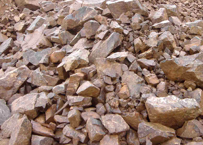 鐵礦石破碎設(shè)備型號(hào)有哪些？多少錢(qián)一臺(tái)？