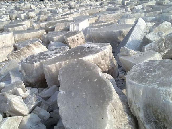 石膏磨成粉有哪些用途？石膏磨粉設(shè)備與工藝流程